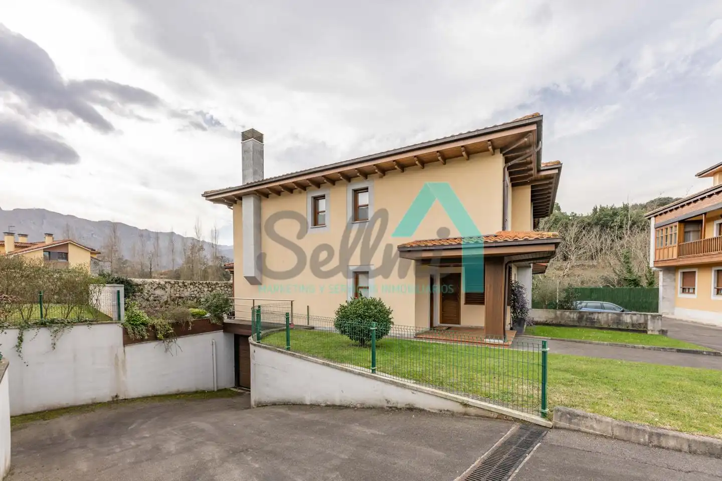 Exterior view of Detached homes for sale in Llanes  with Heating, Private garden and Terrace