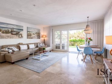 Casa bifamiliare con balcone in vendita a Carrer Berlín