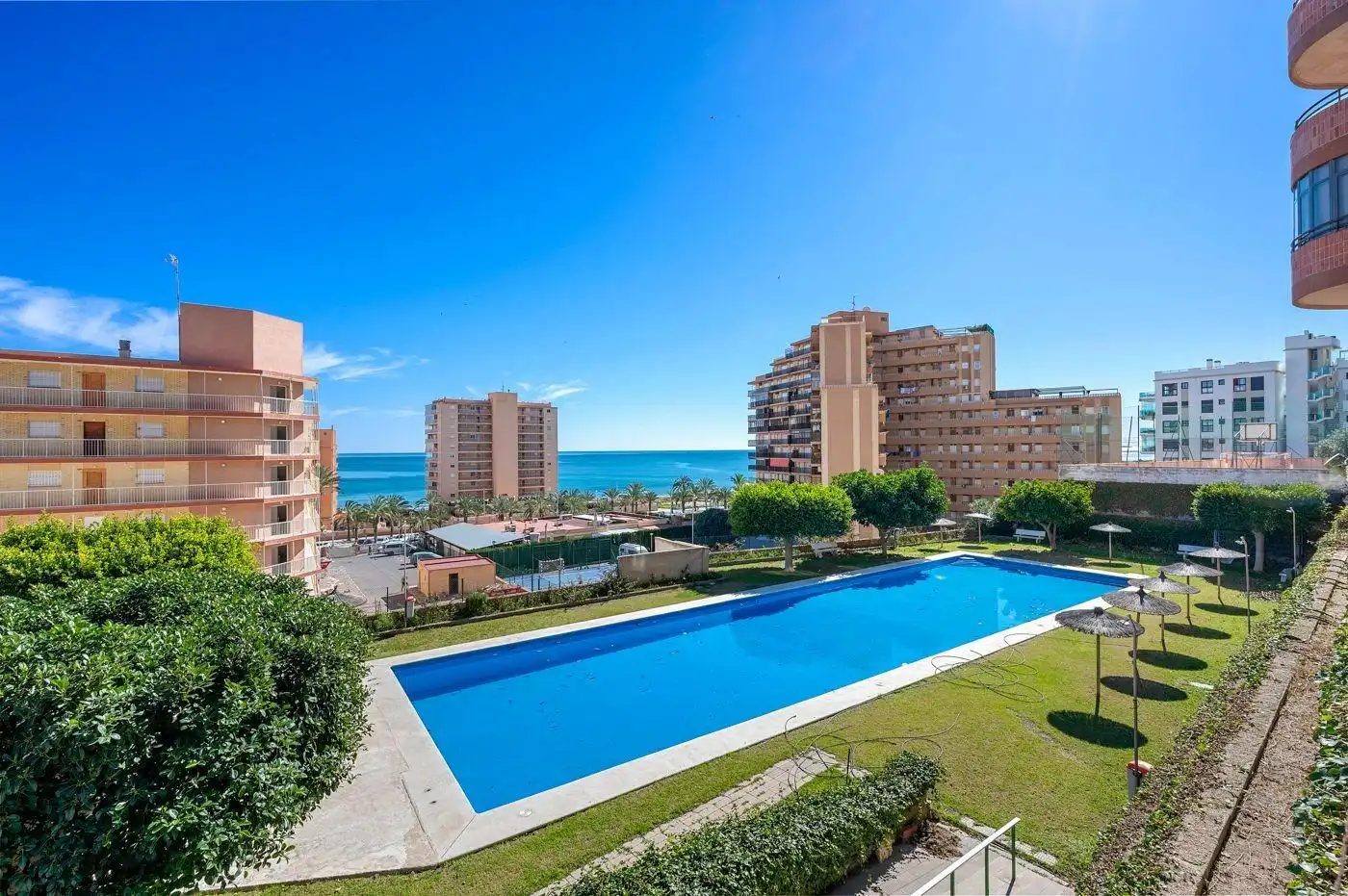 Piscina de Apartament en venda en Elche / Elx amb Aire condicionat, Calefacció i Terrassa