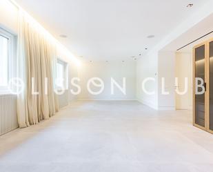 Living room of Flat for sale in  Madrid Capital  with Air Conditioner and Storage room