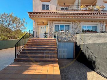 Chalet con piscina en venta en Arcas del Villar