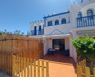 Vista exterior de Casa o xalet de lloguer en San Bartolomé de Tirajana amb Terrassa i Balcó