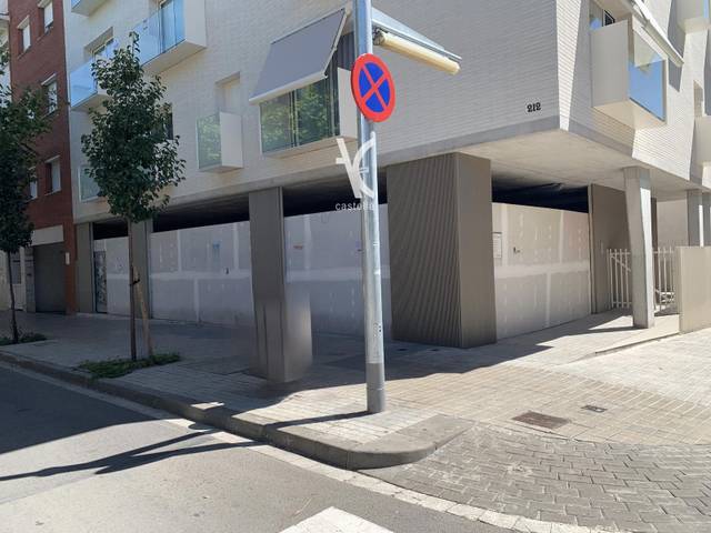 Local comercial en Venta en Gran Via de Lluis Companys en Centre - Nucli Antic