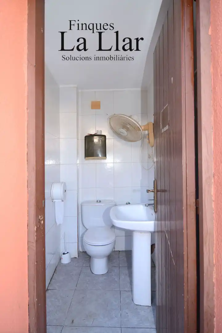 Commercial properties for sale in d'Ernest Lluch, Torrent Ballester