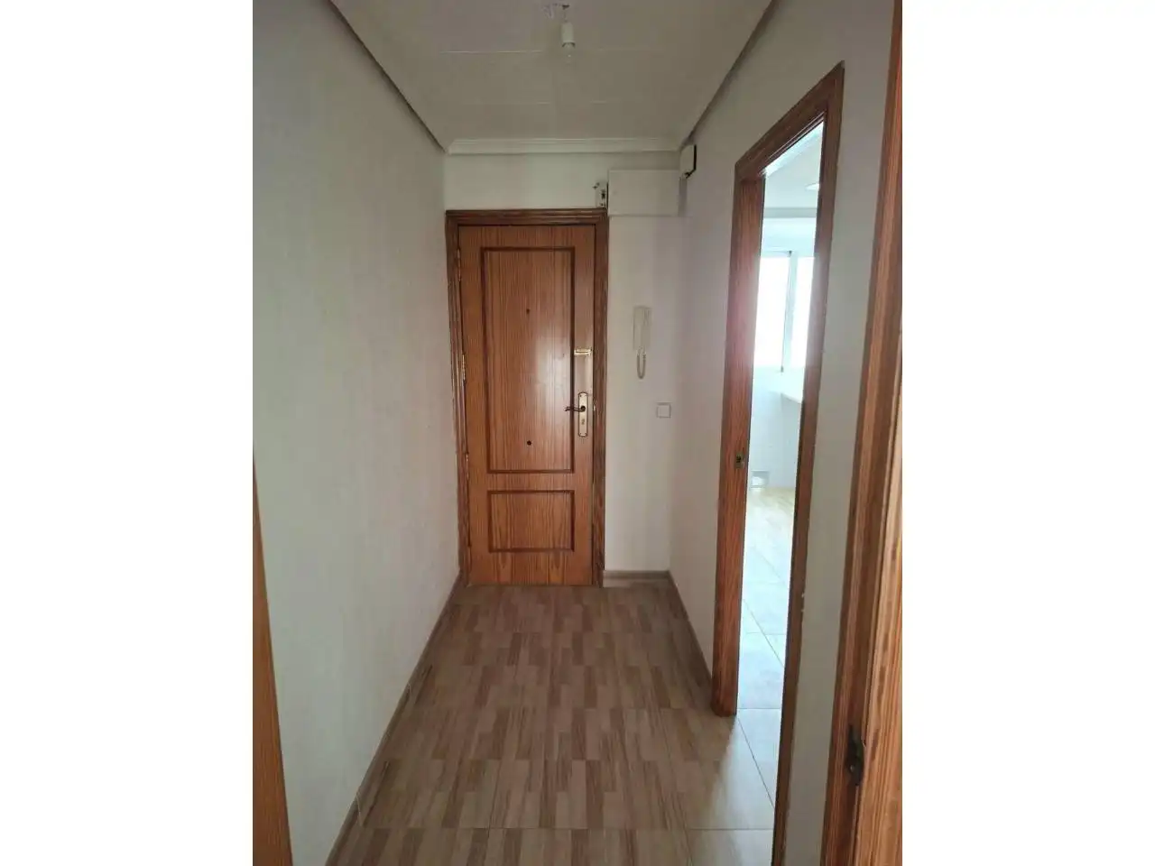 Flat for rent in Valencia  with Air Conditioner