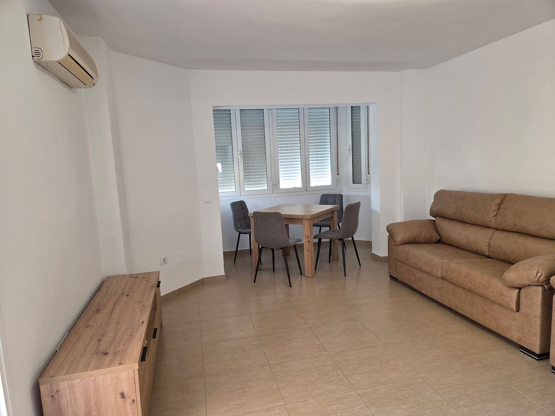Sala d'estar de Pis de lloguer en Málaga Capital amb Aire condicionat, Terrassa i Moblat