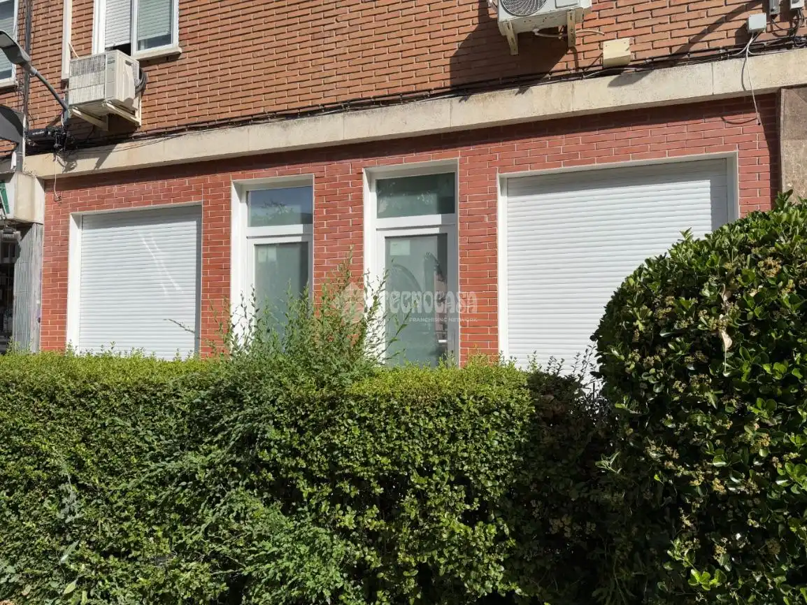 Vista exterior de Piso en venta en Madrid con Calefacción y Parquet