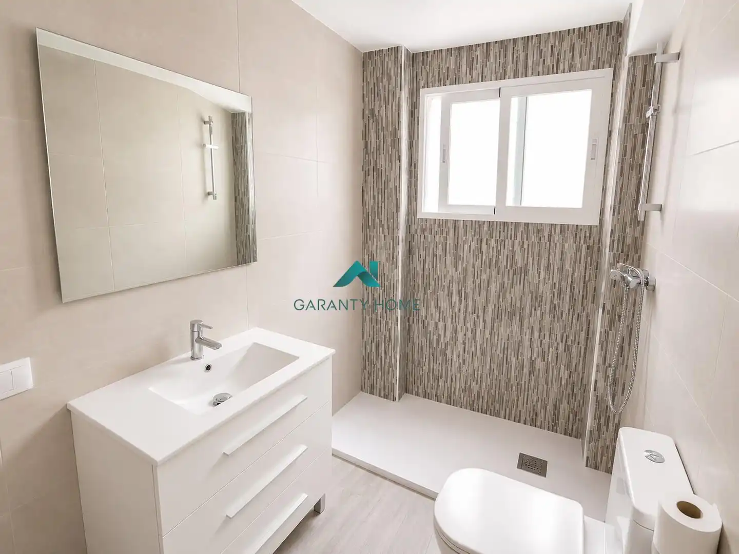 Bathroom of Flat for sale in Jaén  with Storage room, Furnished and Balcony