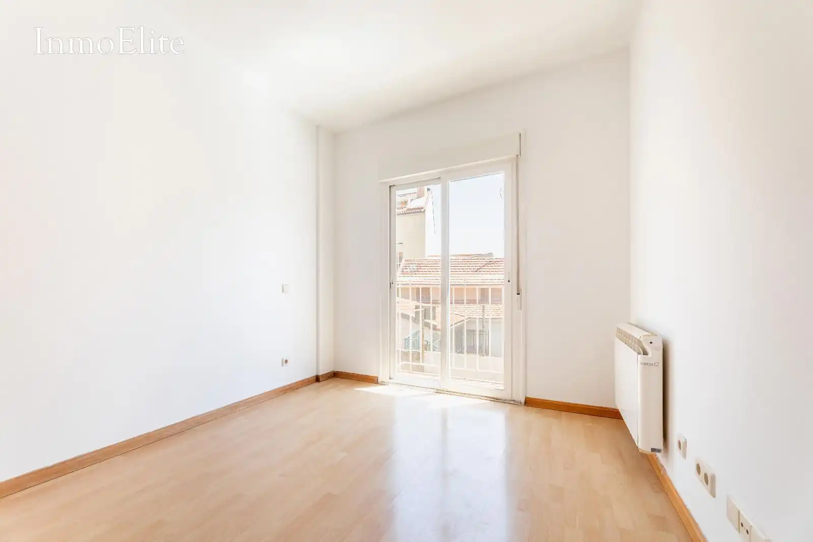 Habitación de Piso en venta en Madrid con Calefacción, Trastero y Horno