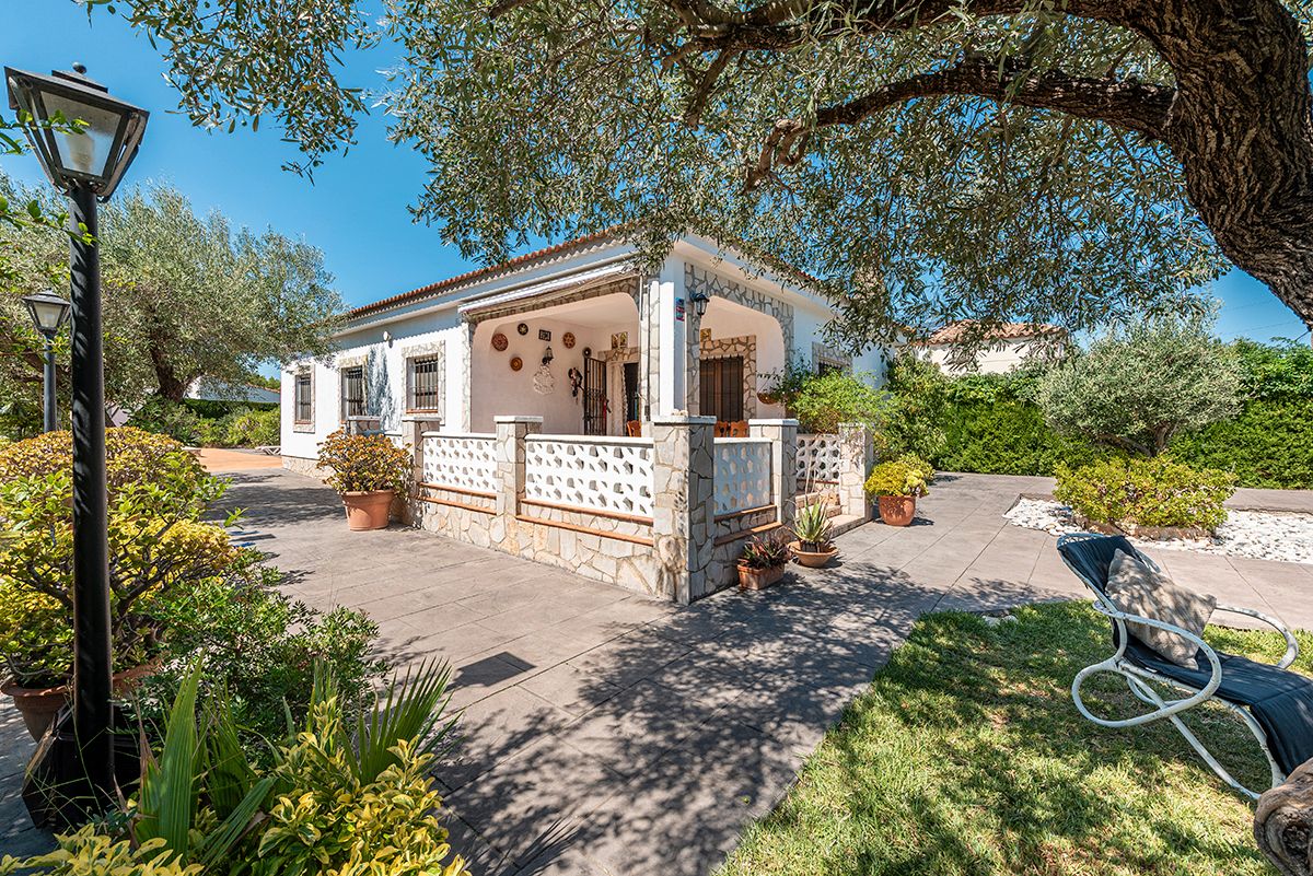 Exterior view of House or chalet for sale in L'Ametlla de Mar   with Heating, Private garden and Terrace