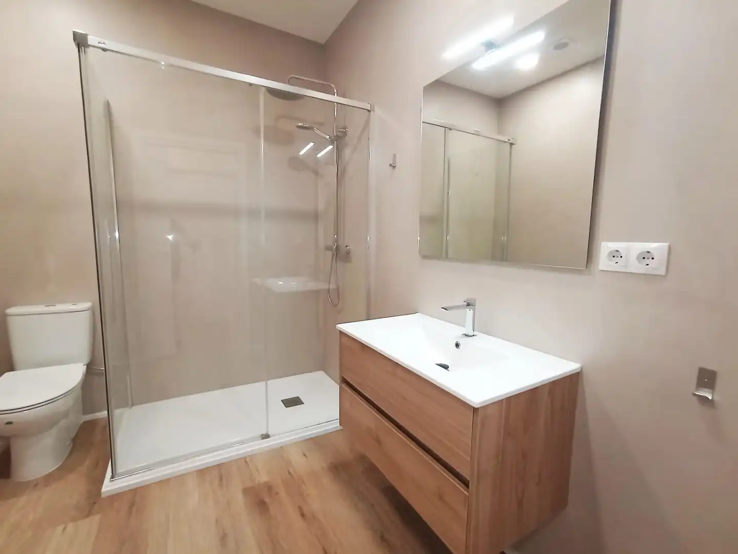 Baño de Oficina de alquiler en Terrassa con Aire acondicionado y Calefacción