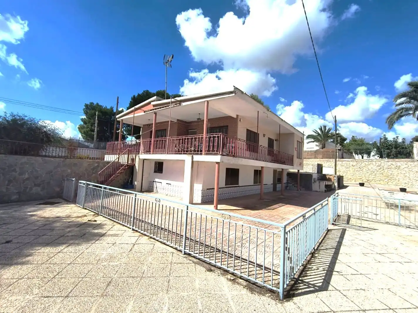 Vista exterior de Casa o xalet en venda en Crevillent amb Aire condicionat, Terrassa i Piscina