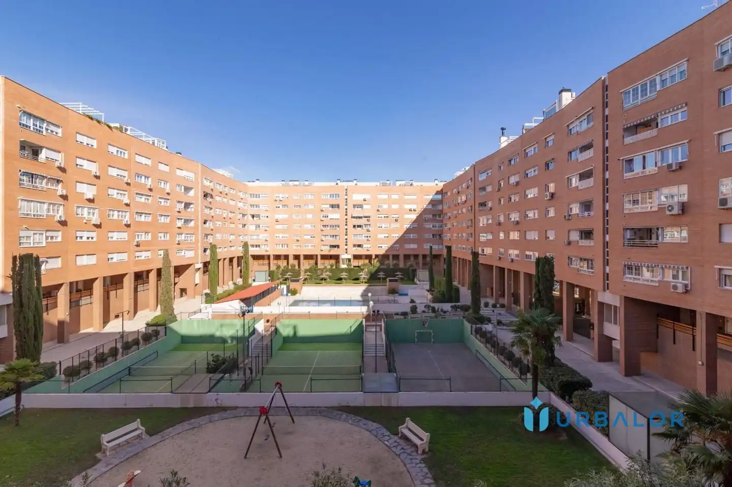 Außenansicht von Wohnung zum Verkauf in Alcorcón mit Klimaanlage, Heizung und Parkett