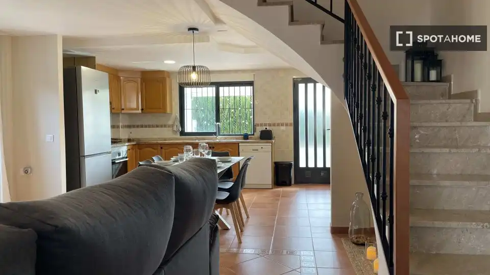 Menjador de Apartament per a compartir en Daimús amb Aire condicionat, Terrassa i Moblat
