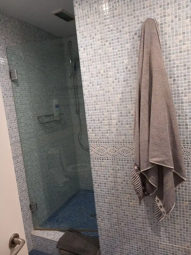 Bathroom of Study for sale in Barcelona  with Air Conditioner, Heating and Furnished