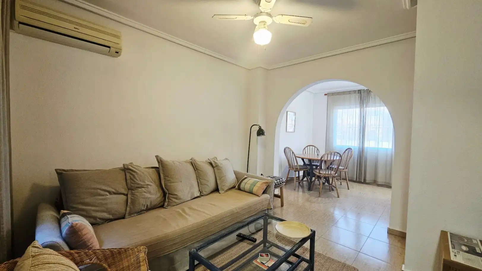 Sala de estar de Dúplex de alquiler en Santa Pola con Aire acondicionado, Calefacción y Terraza