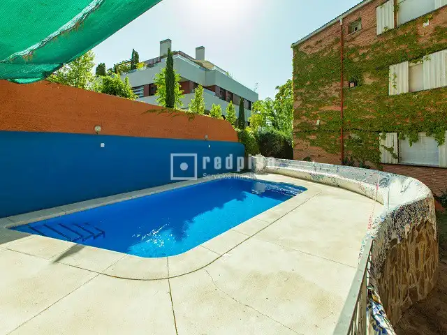 Schwimmbecken von Wohnung zum Verkauf in Madrid mit Heizung, Privatgarten und Abstellraum