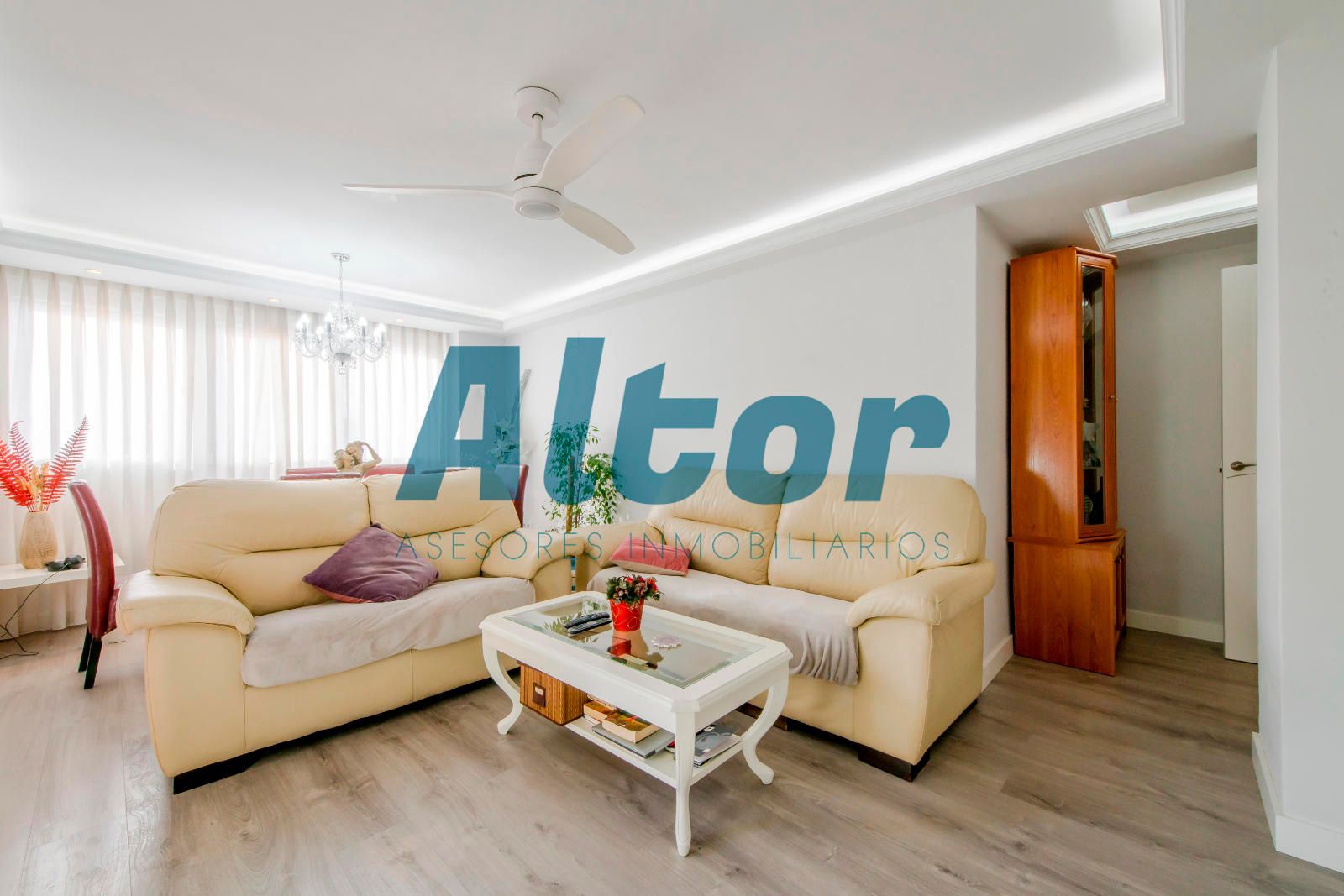 Living room of Flat for sale in  Madrid Capital  with Heating and Furnished