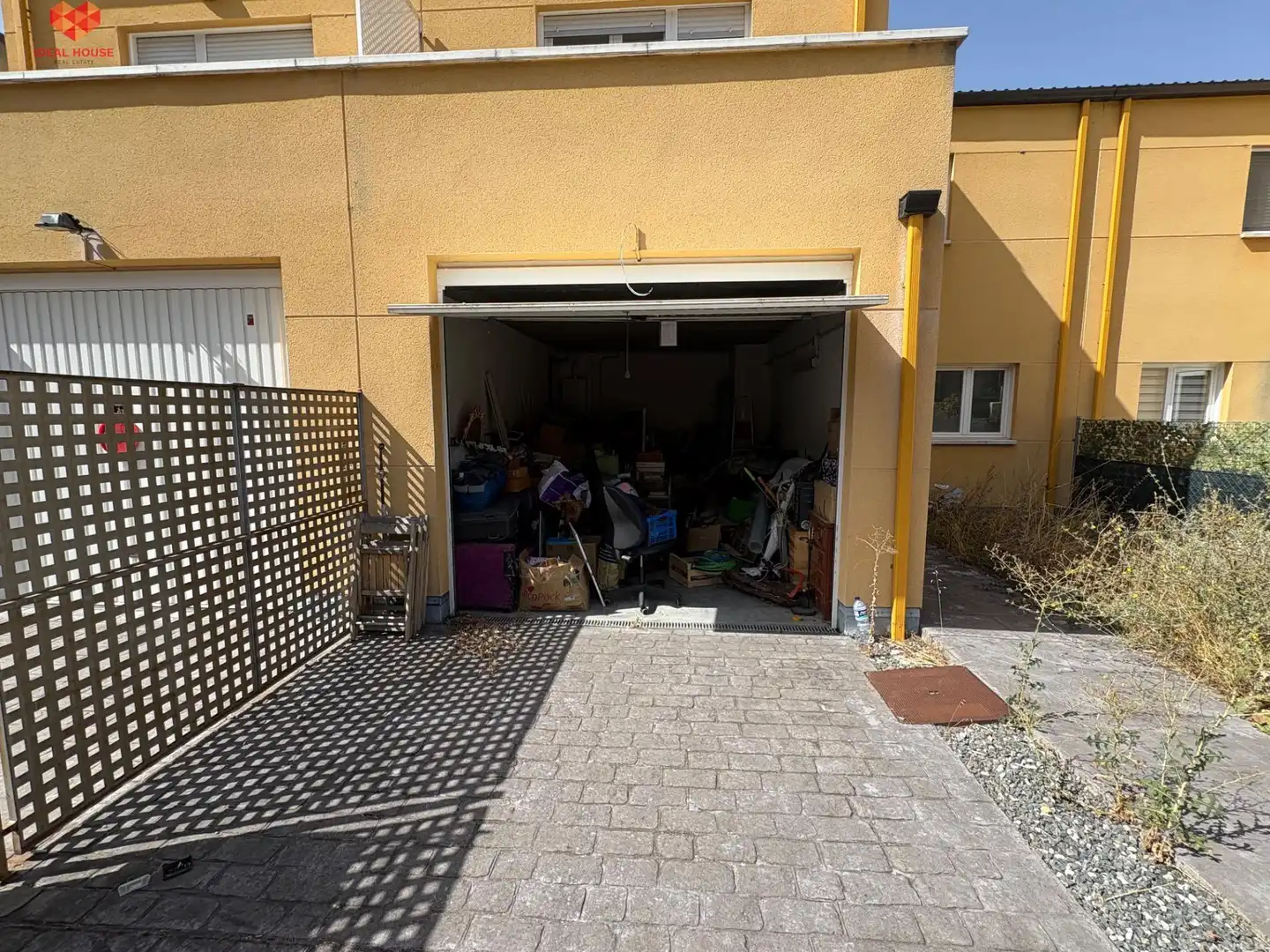 Aparcament de Casa adosada en venda en El Espinar amb Calefacció, Jardí privat i Terrassa