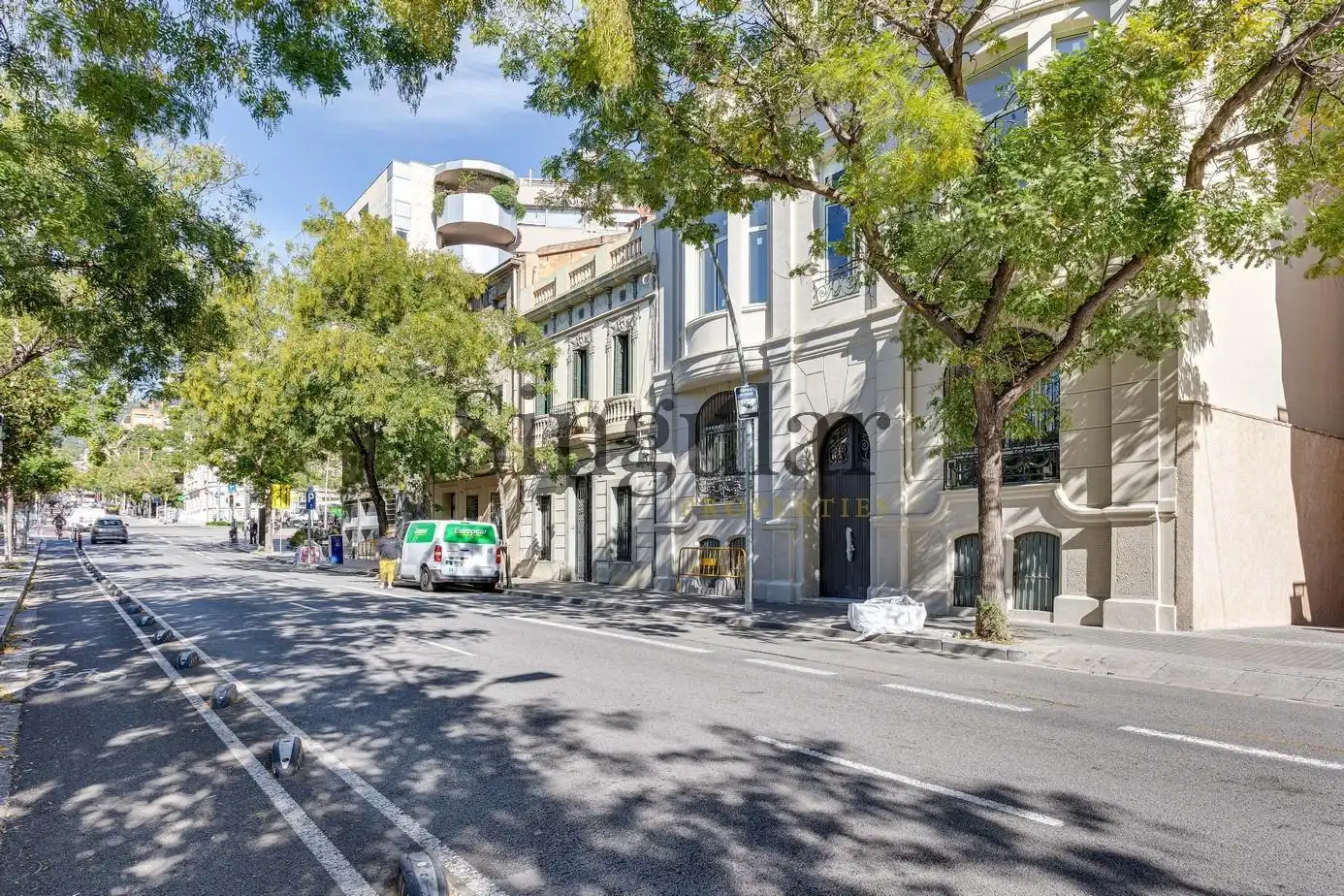 Vista exterior de Edificio en venta en Barcelona