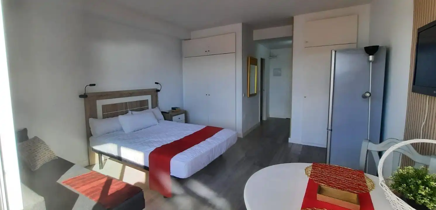 Habitación de Estudio en venta en Benalmádena con Aire acondicionado, Terraza y Amueblado