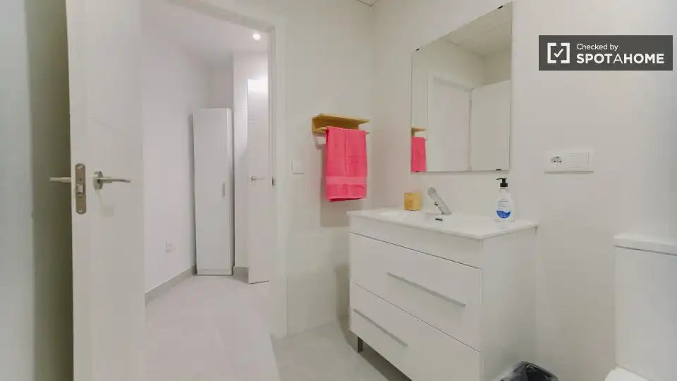 Baño de Piso de alquiler en Valencia con Aire acondicionado, Calefacción y Amueblado