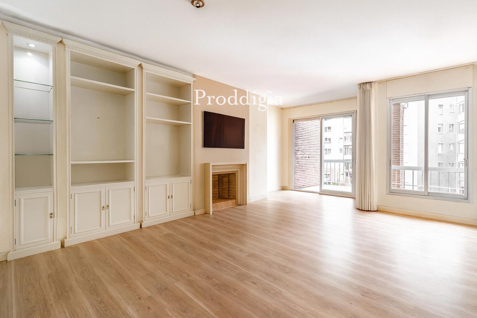 Sala d'estar de Pis en venda en  Barcelona Capital amb Calefacció i Terrassa