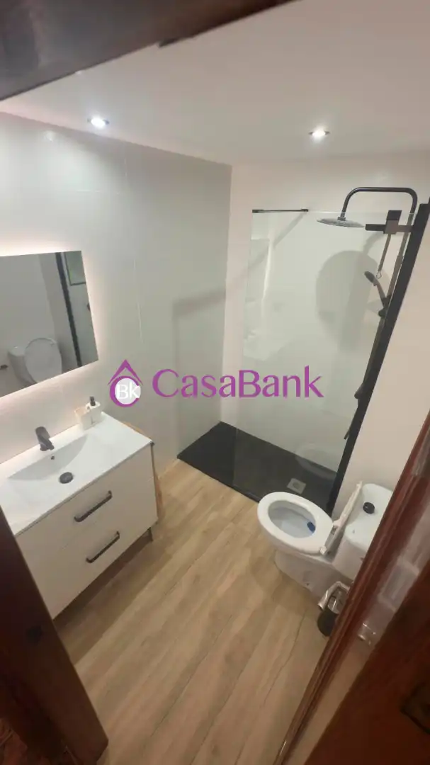 Bany de Pis en venda en Córdoba amb Aire condicionat