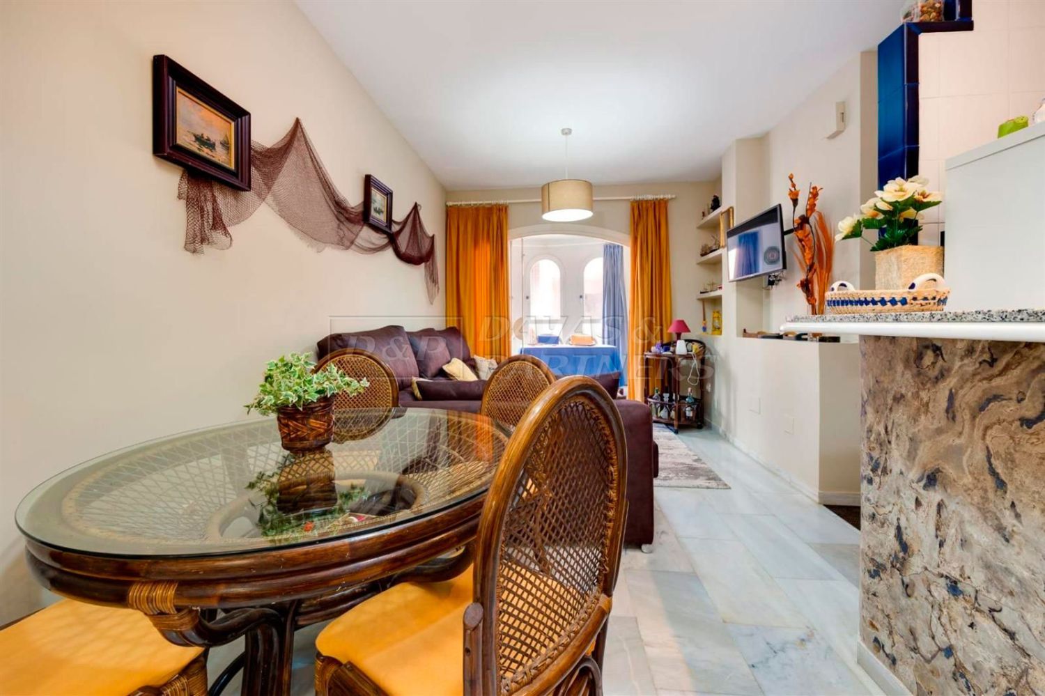 Vista exterior de Piso en venta en Torrevieja con Balcón y Piscina comunitaria