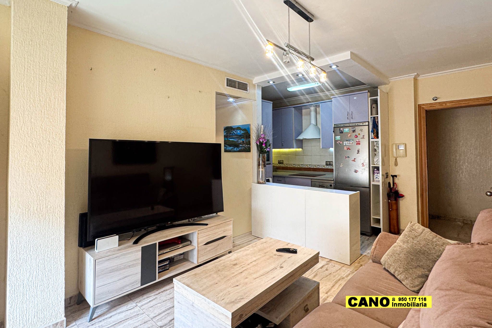 Sala de estar de Piso en venta en  Almería Capital