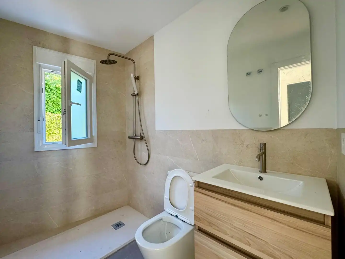 Badezimmer von Maisonette zum Verkauf in Torremolinos mit Klimaanlage, Terrasse und Abstellraum