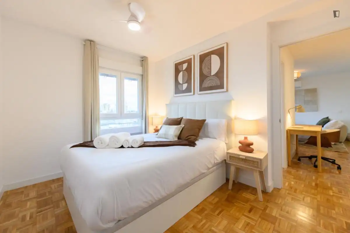 Schlafzimmer von Wohnungen zur Miete in Madrid mit Klimaanlage, Heizung und Möbliert