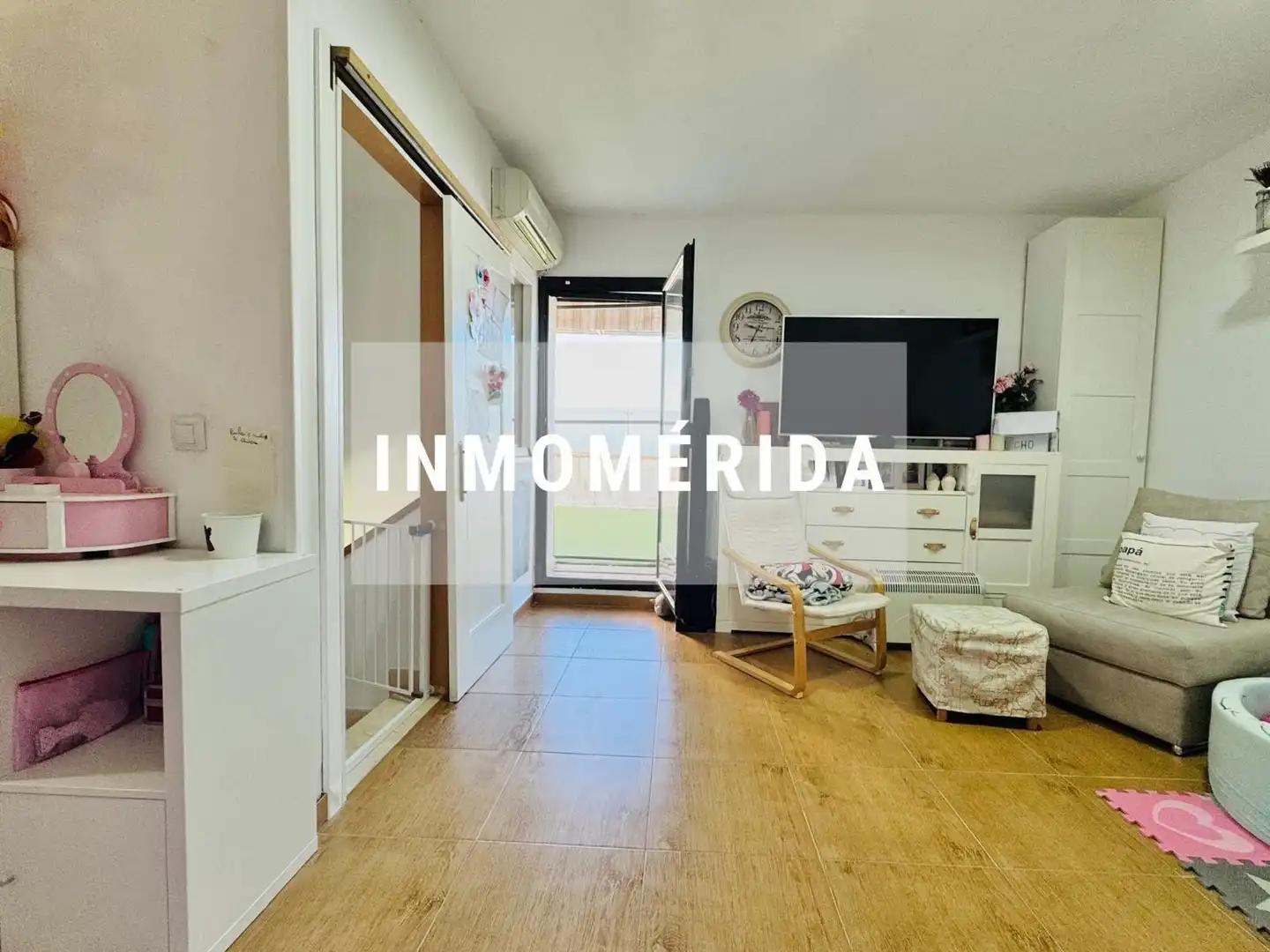 Vista exterior de Casa adosada en venta en Mérida con Aire acondicionado, Calefacción y Jardín privado