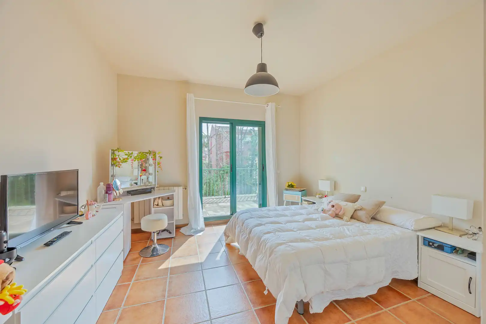 Dormitori de Casa adosada en venda en Sotogrande amb Jardí privat, Terrassa i Piscina