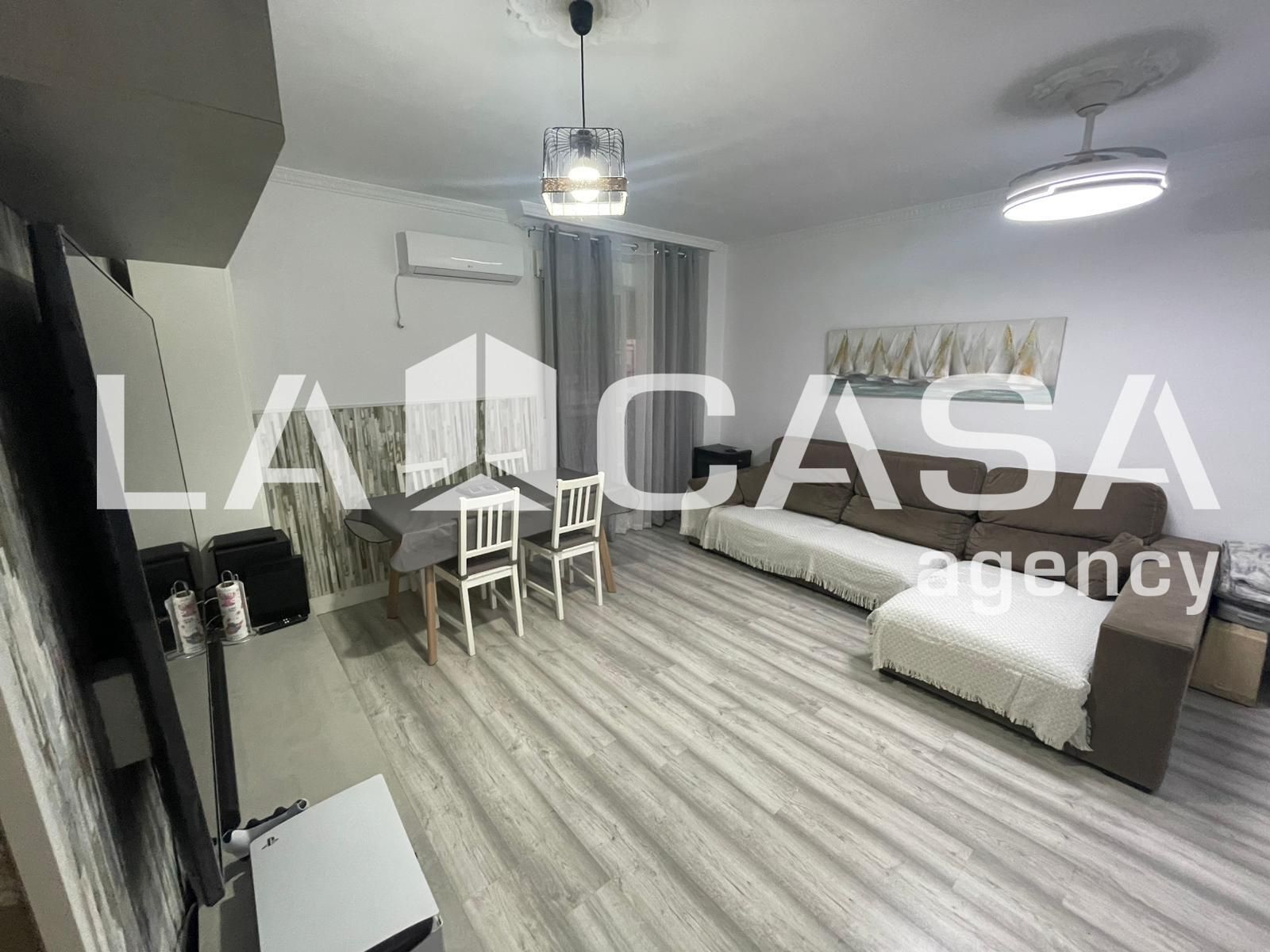 Sala de estar de Piso en venta en Dos Hermanas con Aire acondicionado