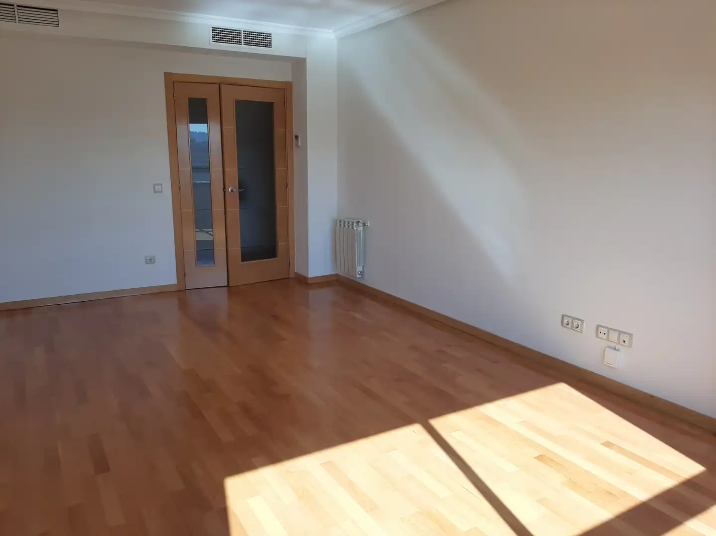 Sala de estar de Piso de alquiler en Alcalá de Henares con Aire acondicionado, Calefacción y Jardín privado