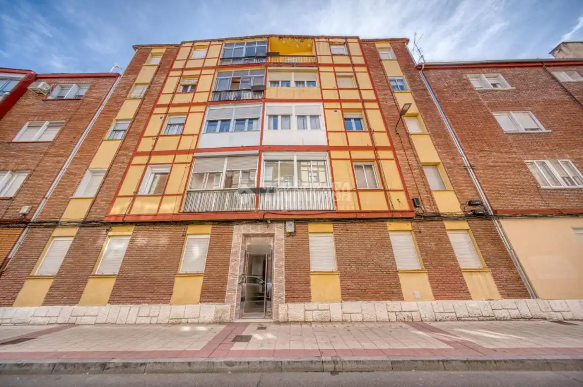 Vista exterior de Pis en venda en Valladolid amb Calefacció i Terrassa
