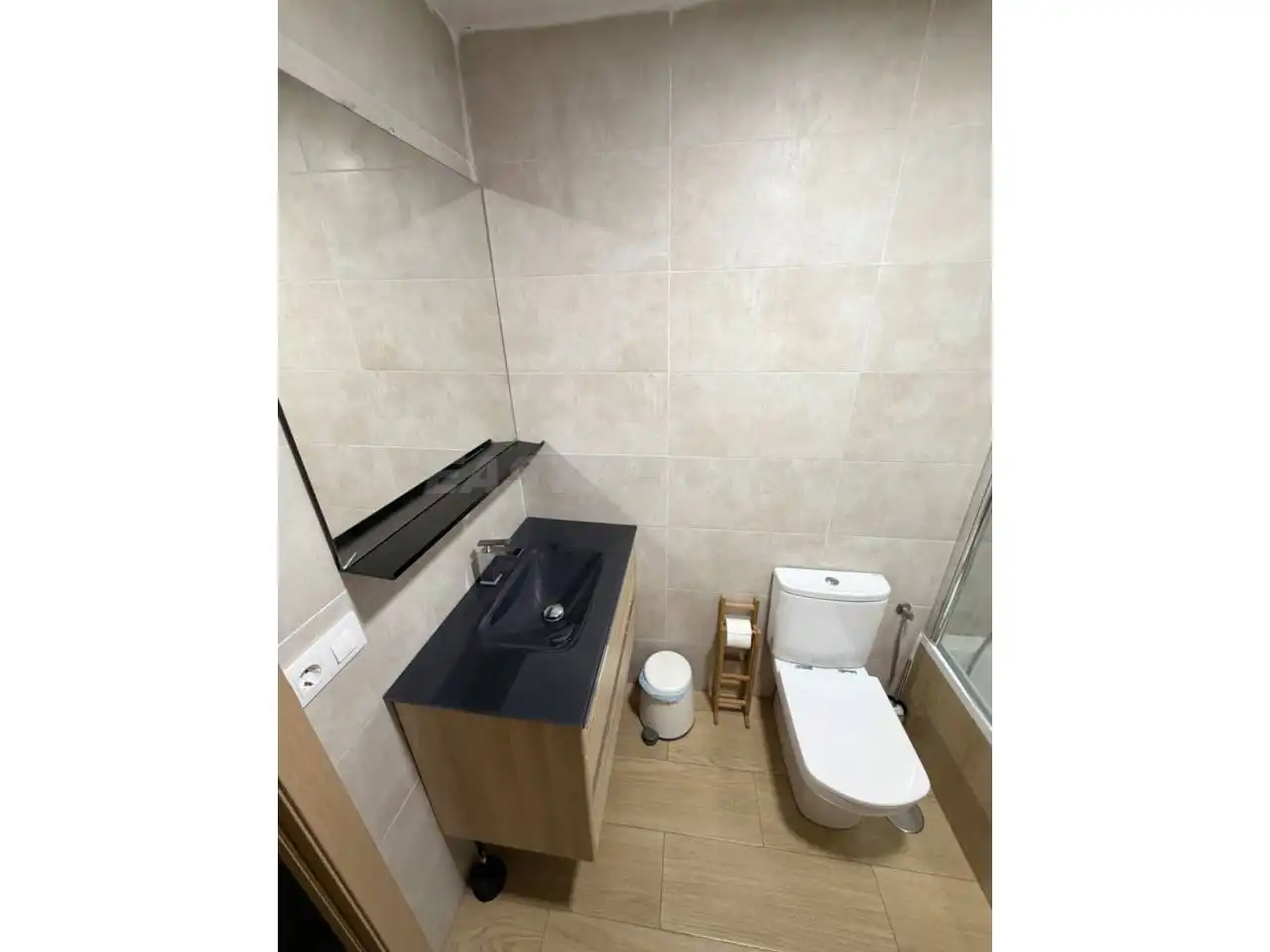 Baño de Piso en venta en La Línea de la Concepción con Terraza, Amueblado y Alarma