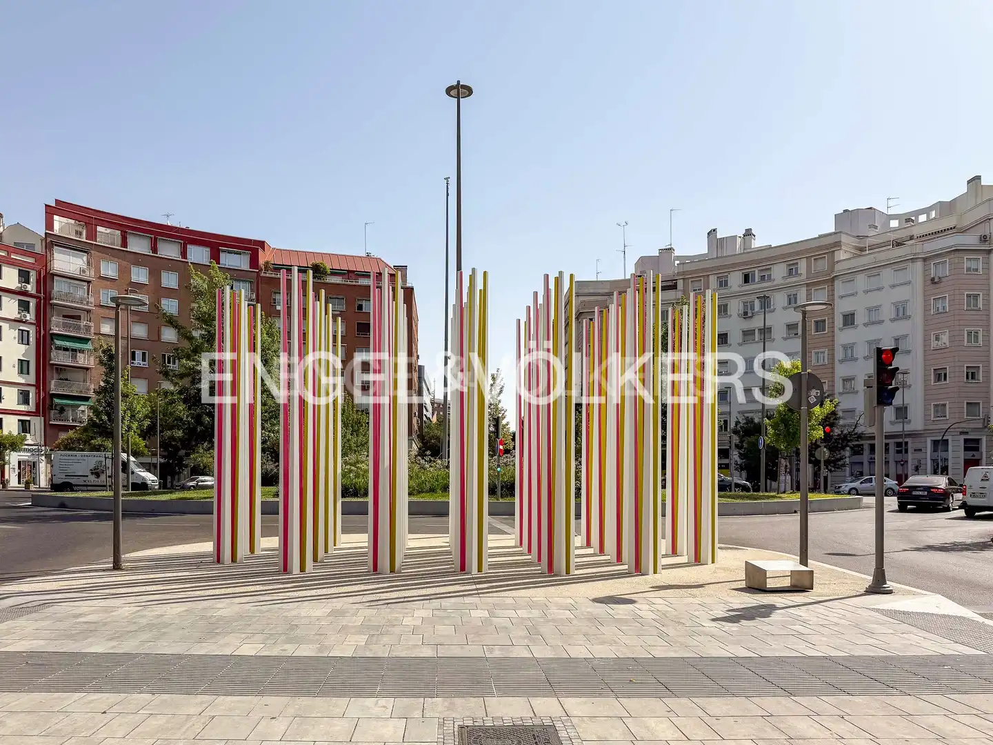Vista exterior de Piso en venta en Madrid con Calefacción y Parquet