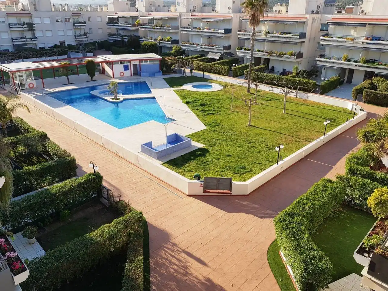 Piscina de Pis de lloguer en Cubelles amb Aire condicionat, Terrassa i Moblat