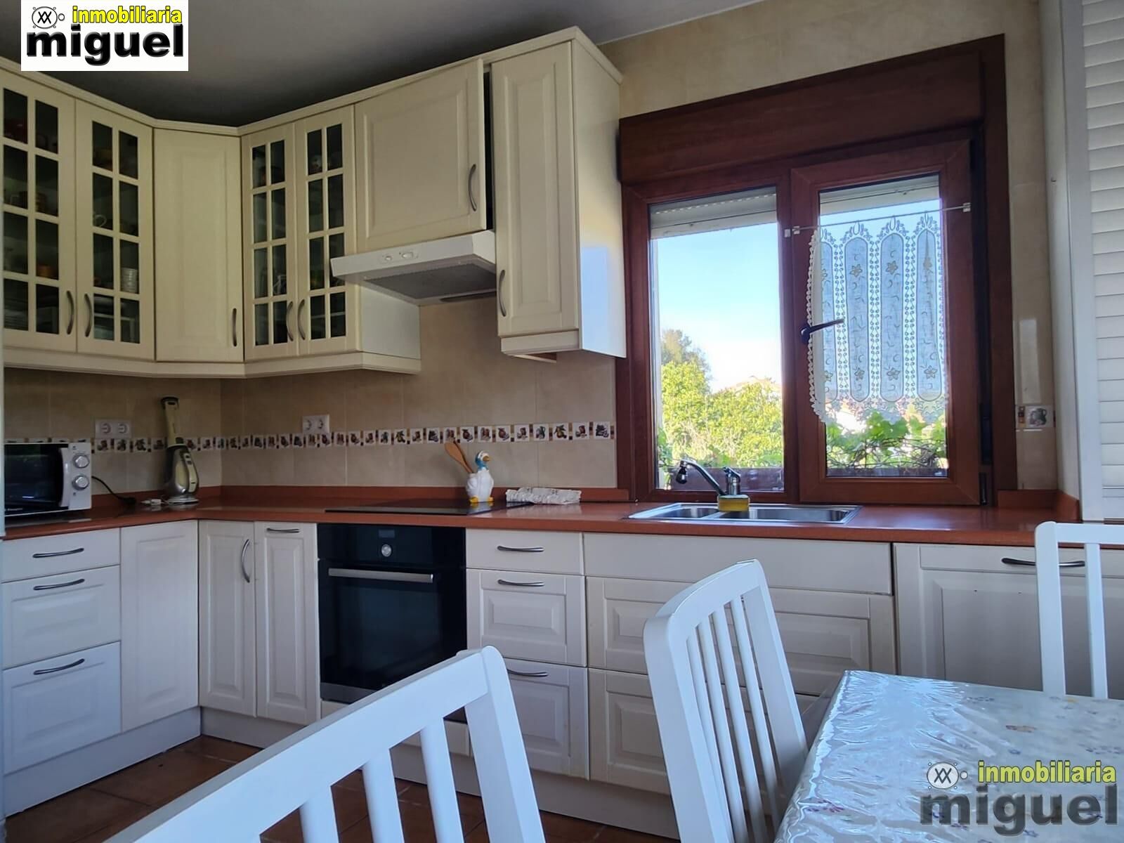 Cuina de Casa o xalet en venda en Ribadedeva amb Calefacció, Jardí privat i Terrassa