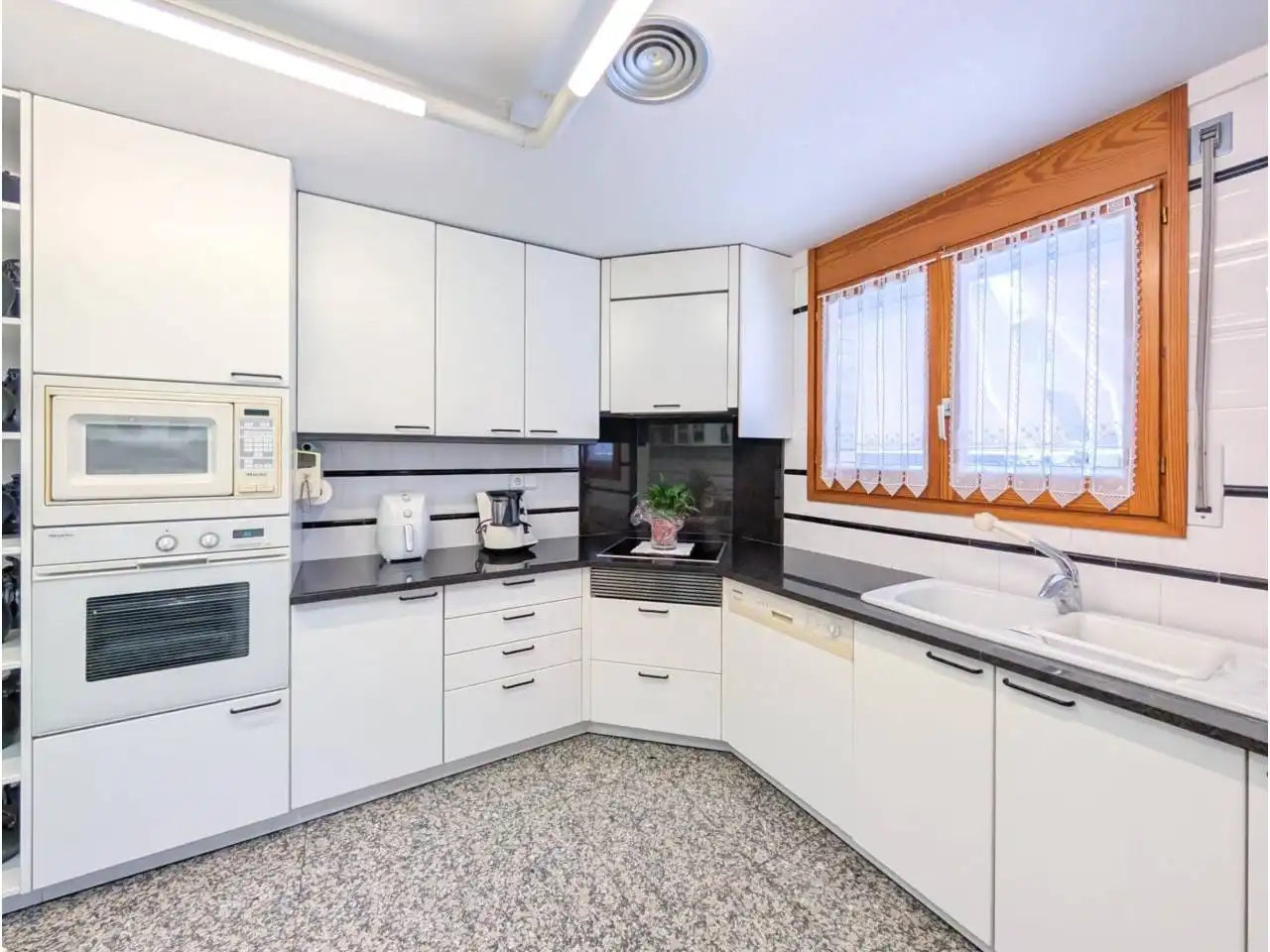 Kitchen of Houses for sale in Banyoles  with Air Conditioner, Heating and Private garden