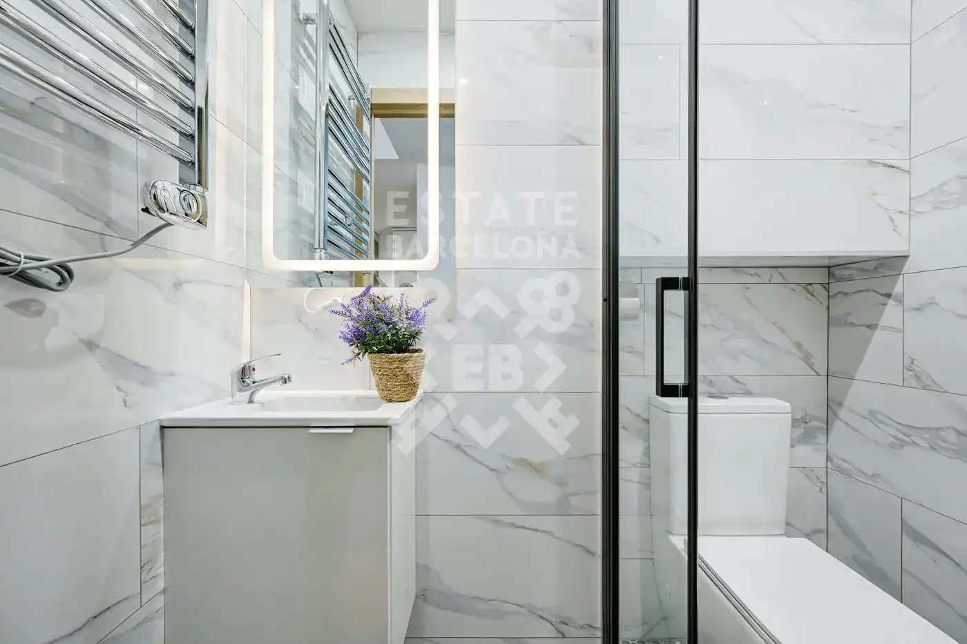 Badezimmer von Wohnung zum Verkauf in Lloret de Mar mit Klimaanlage, Heizung und Privatgarten