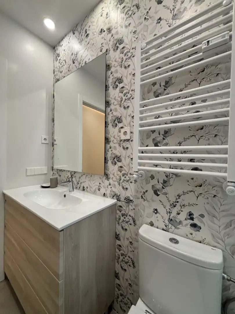 Bathroom of Flat for rent in Madrid  with Air Conditioner, Heating and Furnished