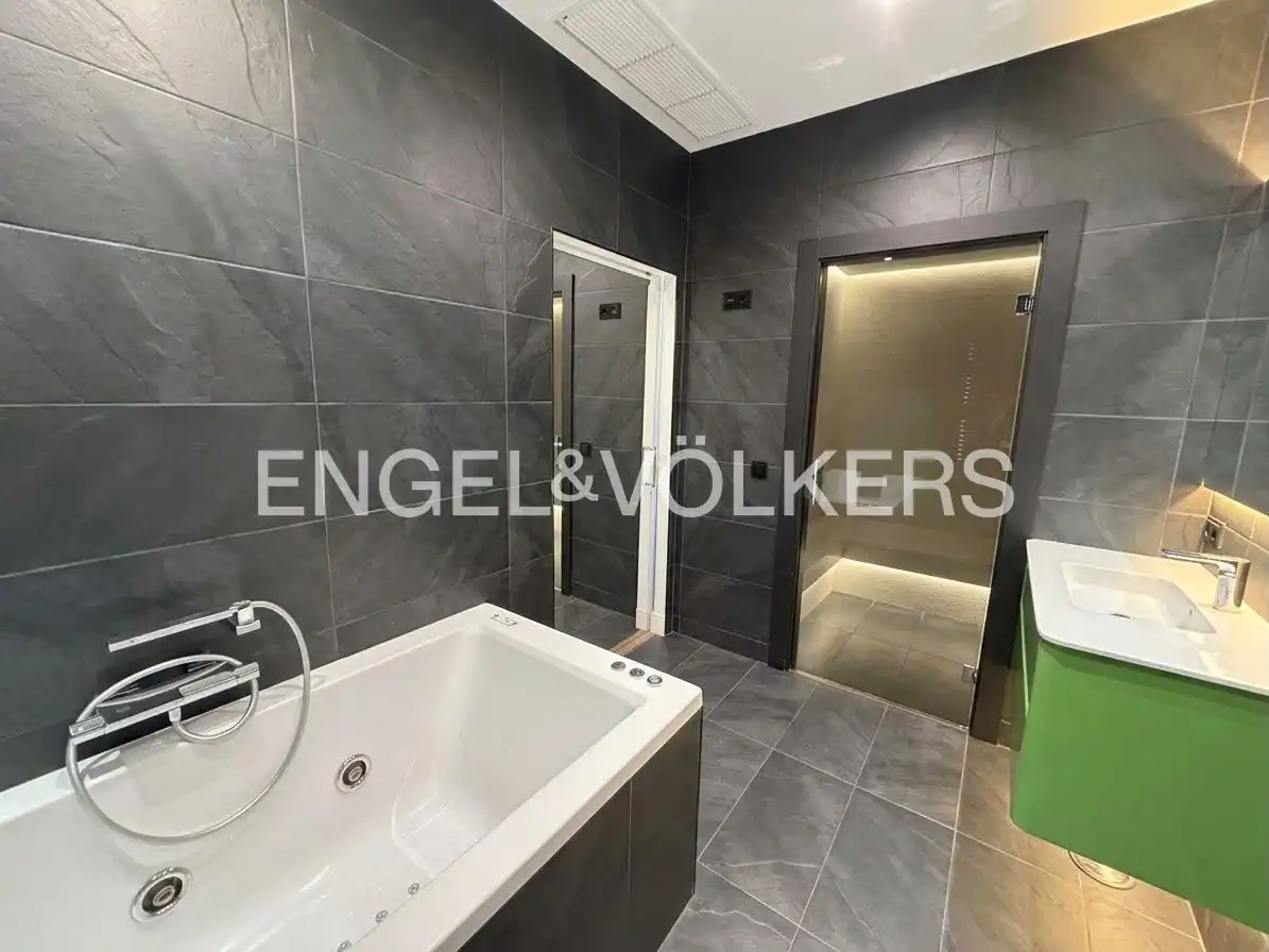 Bathroom of Flat for rent in Madrid  with Air Conditioner, Heating and Parquet flooring