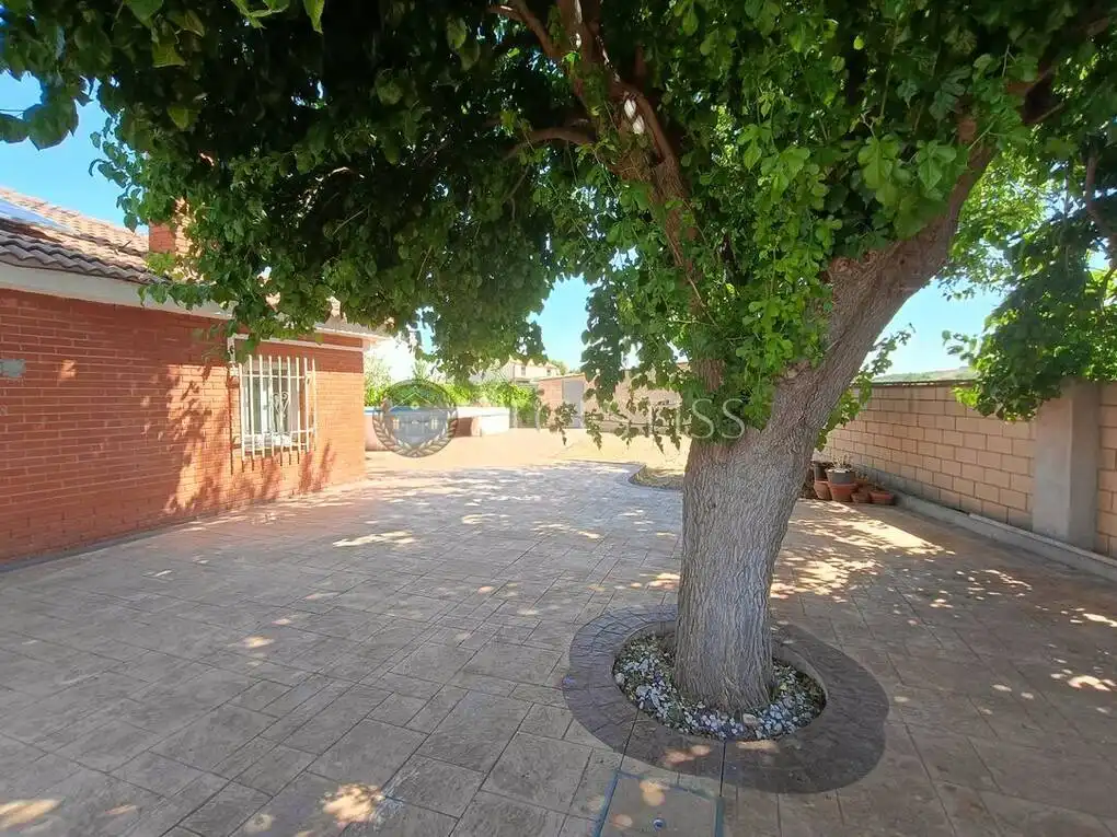 Vista exterior de Casa o xalet en venda en El Viso de San Juan amb Aire condicionat, Calefacció i Jardí privat