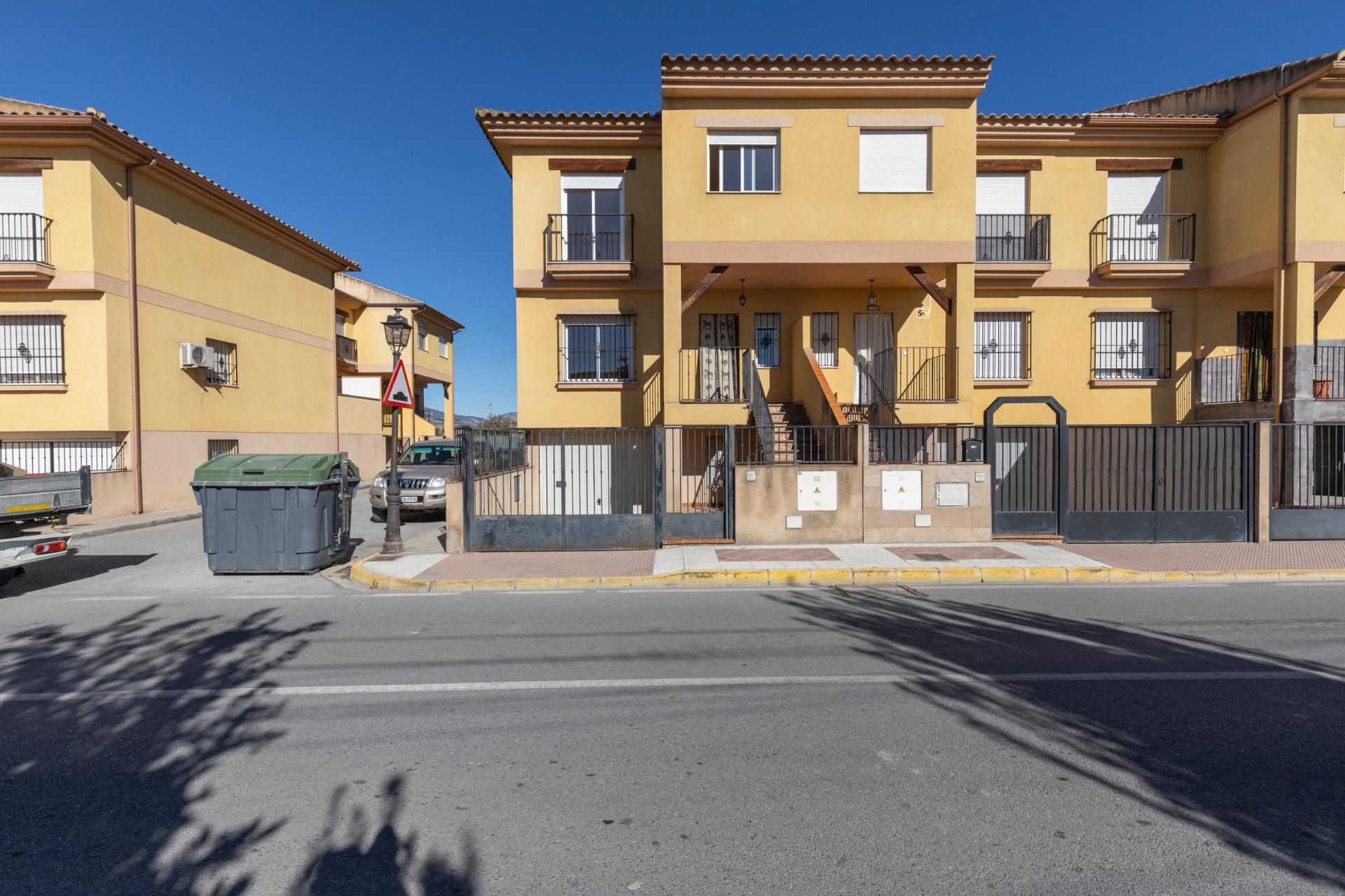Exterior view of Single-family semi-detached for sale in Fuente Vaqueros