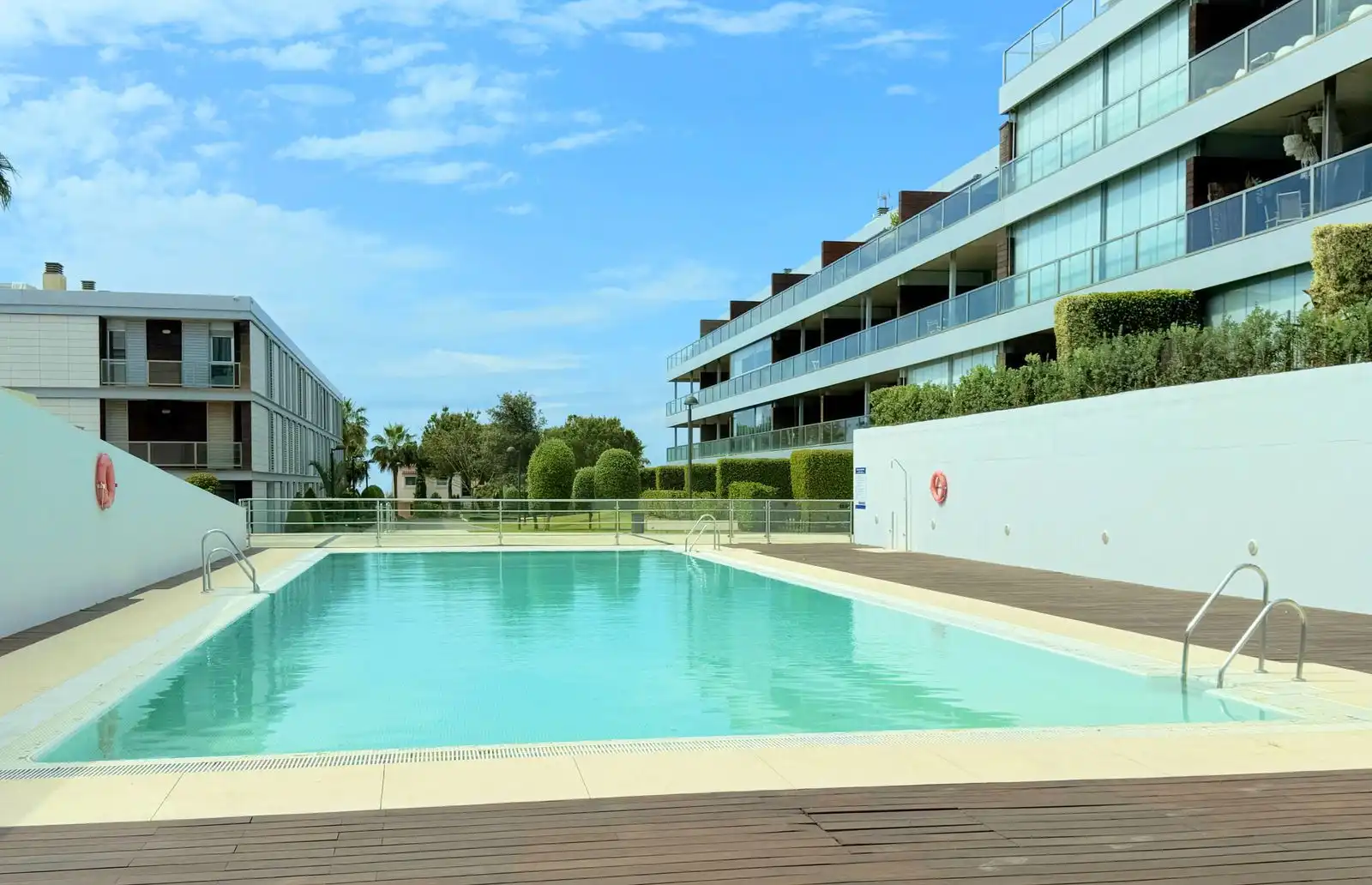 Piscina de Ático en venta en Manilva con Aire acondicionado, Terraza y TV