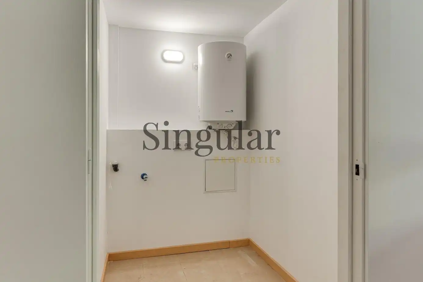 Bedroom of Study for sale in Barcelona  with Air Conditioner