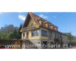 Vista exterior de Casa adosada en venda en Tomiño amb Calefacció, Jardí privat i Parquet